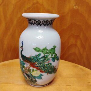 Beautiful Hand Painted Old Marked Chinese Porcelain Peacock Vase